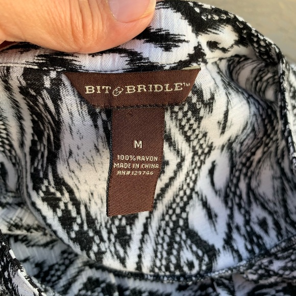 Bit & Bridle Black and White Patterned blouse size M - Picture 5 of 6